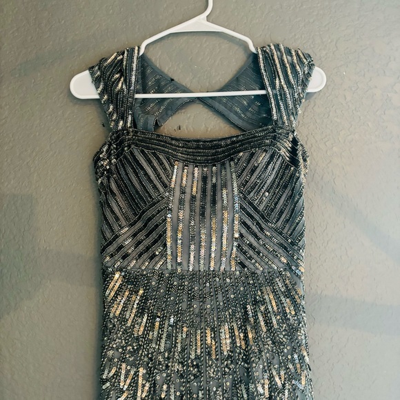 Adrianna Papell Platinum Gown 40103 Size: 2 - Picture 8 of 10